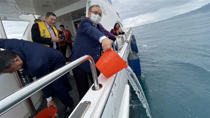 扶輪社珍愛海洋　放流原生種嘉鱲魚苗