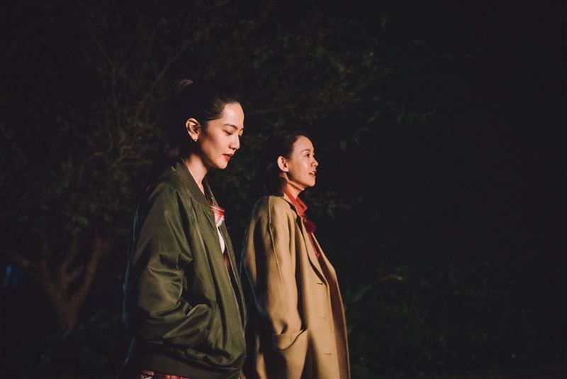 曾寶儀(右)在《我們回家吧》跟著各集來賓介紹家鄉,圖為第二季的曾之喬。(圖/myVideo提供)