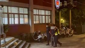 水果刀,爭執,台北市,內湖區,港墘派出所（圖／翻攝畫面）