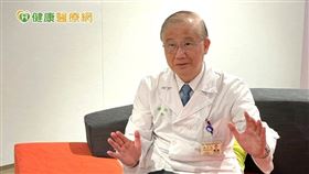 楊泮池博士表示，「等到發病再治療，完全治癒的機會低，病人會受苦，所有治療要『往前』，當你還沒發病，就要知道哪些病的風險高，以避免發病。」