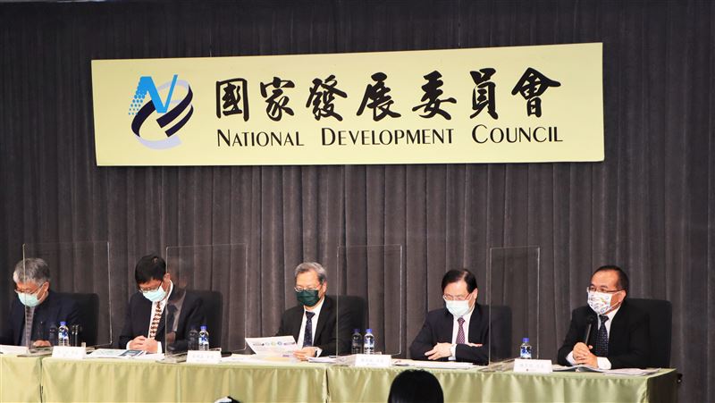 國發會公布淨零碳排路徑圖