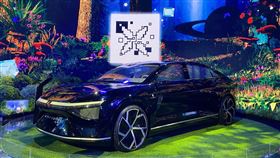 鴻華先進打造的MODEL C、MODEL E參加第43屆泰國曼谷國際車展(BIMS)展覽獲獎。（圖／翻攝自鴻海臉書）