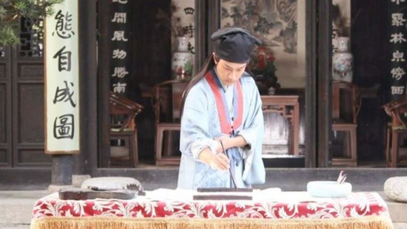 秀才：呂府姑娘下口大過上口！女漲紅