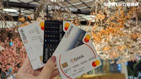 王道銀行舉辦消費碳排放明細及低碳生活卡記者會，由左至右為萬事達卡台灣區總經理陳懿文、王道銀行駱怡君董事長、王道銀行總經理李芳遠（圖／記者戴玉翔攝影）