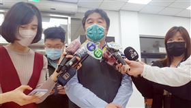 基隆「類普篩」 王必勝：大概不會強制方式中央政府與地方30日達成基隆36萬人「類普篩」共識，衛福部醫福會執行長王必勝（前中）31日受訪表示，基隆市「類普篩」大概不會用強制方式，但希望大家盡量配合，相關細節仍要與基隆市政府討論。中央社記者王朝鈺攝  111年3月31日