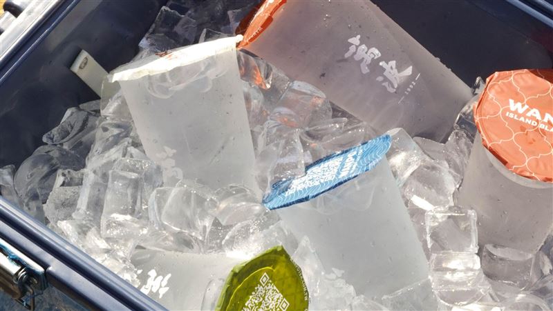 沒在鬧　手搖飲名店開賣「結冰水」