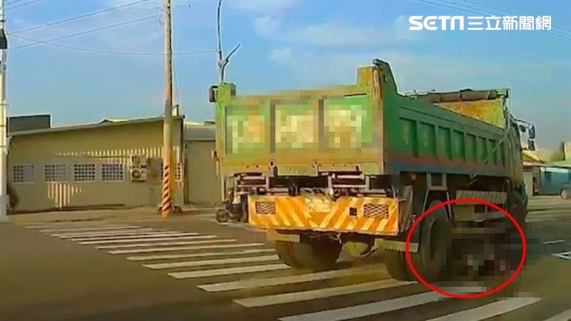8秒奪命畫面曝光！右轉大車吞噬騎士