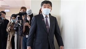 陳時中回應基隆實施「類普篩」議題基隆COVID-19疫情尚未收斂，中央流行疫情指揮中心指揮官陳時中宣布將在基隆實施「類普篩」，引發外界質疑雙標、打臉自己過去說法。對此，陳時中（前）31日在立法院受訪指出，這兩個時空完全是不一樣的情況。中央社記者謝佳璋攝  111年3月31日