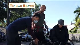 法籍特教師推動揪輪　與身障朋友協力看世界