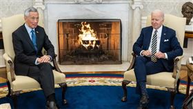 拜登（右）29日在白宮與李顯龍（左）舉行雙邊會談。（圖／翻攝自twitter.com/POTUS）
