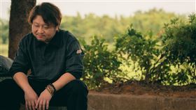 《頭七》納豆飾演落魄魯蛇小叔。（圖／皮諾丘電影提供）