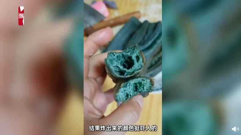 油條是藍色？她「暗黑料理」震驚萬人