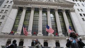 美股道瓊重挫482點  標普500陷入修正俄羅斯與烏克蘭衝突危機加劇，美股當地時間22日賣壓沉重，道瓊工業指數重挫482點，標準普爾500指數陷入技術修正領域。圖為紐約證券交易所。中央社記者尹俊傑紐約攝  111年2月23日