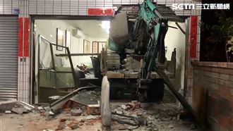 貨車載怪手高速衝民宅　撞擊畫面曝光