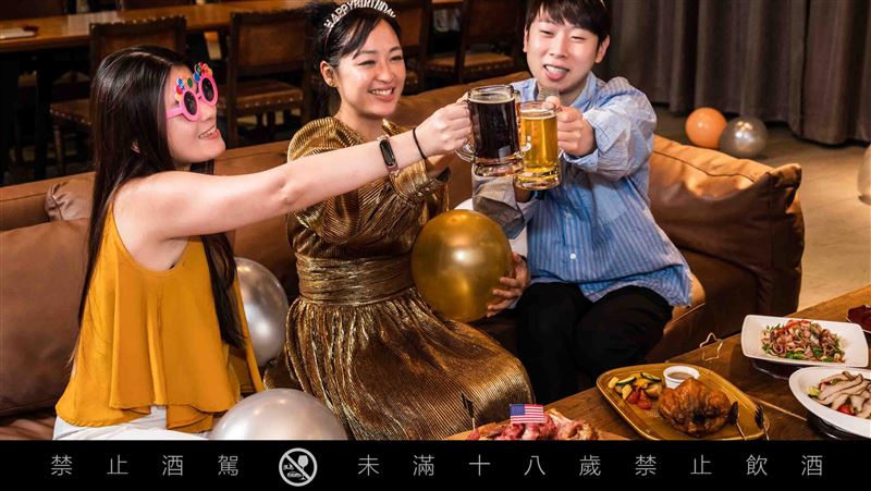 健保卡號中1碼　有幾個就送幾杯酒