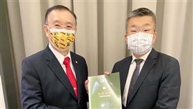 ▲台灣鋼鐵集團提交加盟中華職業棒球大聯盟「經營企劃書」。（圖／中華職業棒球大聯盟提供）