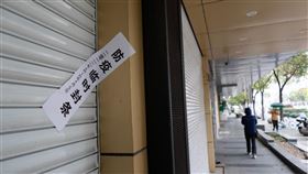 上海浦西4月1日起開始核酸檢測。圖為浦西實施封控，3月31日街上商鋪先行封閉。（圖／中新社）
