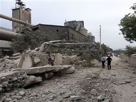 東南水泥,工安意外,水泥塔,高壓電塔,高鐵,台南,高雄,停電（台電提供