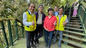 小埔社客家園區營造有成  楊長鎮踏勘埔里鎮公所打造小埔社客家文化園區有成，埔里鎮長廖志城（左）1日邀客家委員會主任委員楊長鎮（左2）、前行政院中部聯合服務中心執行長蔡培慧（左3）踏勘第1期到第3期成果，並爭取第4期計畫補助。（埔里鎮公所提供）中央社記者蕭博陽南投縣傳真  111年4月1日