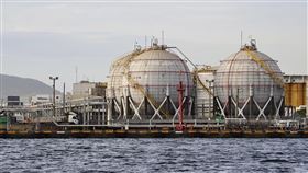 中油宣布4月天然氣續凍漲（1）中油31日宣布，國內天然氣價格凍漲，僅電業用戶調漲10%，其他用戶不調整，4月1日零時起實施。圖為中油石化事業部前鎮儲運所一景。中央社記者董俊志攝  111年3月31日