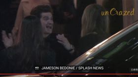 安德魯加菲爾德（Andrew Garfield）模仿威爾史密斯呼巴掌。（圖／翻攝自Uncrazed Youtube）