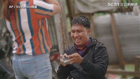 情侶約會被攔查 沒想到竟是男友暖心求婚