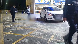 加油員蹲地輕油槽　駕駛當場輾過