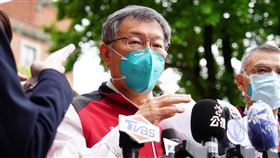 台北市長柯文哲３日下午視察劍潭加強型專責防疫旅館。（圖／台北市政府提供)