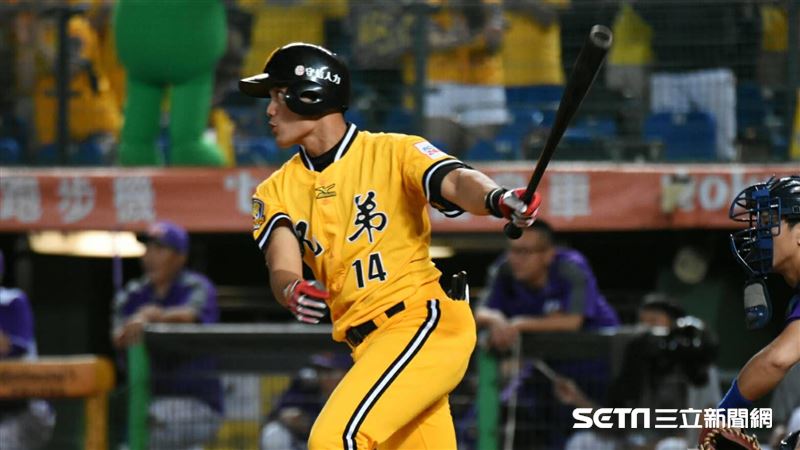 學弟穿上兄弟隊史14號　王勝偉期待