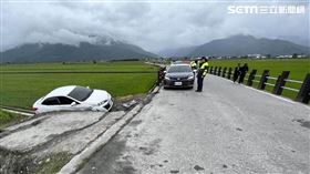 黃姓陸生誤闖伯朗大道，還將車開進田邊水溝。（圖／關山分局提供）