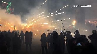 夜空五彩繽紛　台南焰火20萬人朝聖