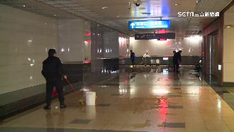 南港車站深夜淹水畫面曝　員工大搶救
