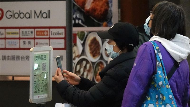 醫：還能圍堵就別提早走向與病毒共存