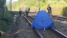 苗栗銅鑼隧道傳出男子趴鬼遭區間車撞死。（圖／翻攝畫面）