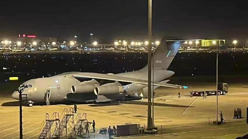 上海破9千例　中共出動解放軍、軍機