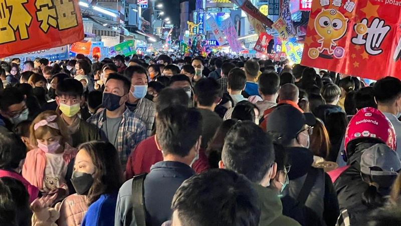 共存關鍵在人民水準：不戴口罩叫白目