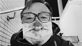 香港男演員王喜3日發「通緝文」稱，入境台灣在機場PCR採檢，遭捅傷流鼻血。（圖／翻攝自王喜臉書）