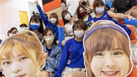 啦啦隊女神菲菲、小帆、Rina、虎牙、林襄和Yuri現身冠軍賽現場。（圖／翻攝自全明星運動會IG）