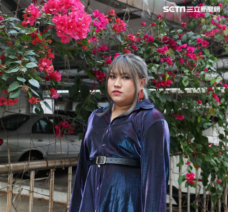 黃小愛出單曲三立新聞網專訪。（記者邱榮吉/攝影）