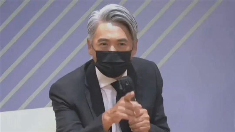 66歲周潤發近況曝！一頭白髮仍帥翻