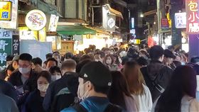 清明連假最後兩天，士林夜市人潮塞爆了。（圖／翻攝自我是北投人臉書）