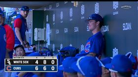 ▲小熊投手Ethan Roberts得知自己擠進開季名單時，淚灑球場。（圖／翻攝自B/R Walk-Off推特）