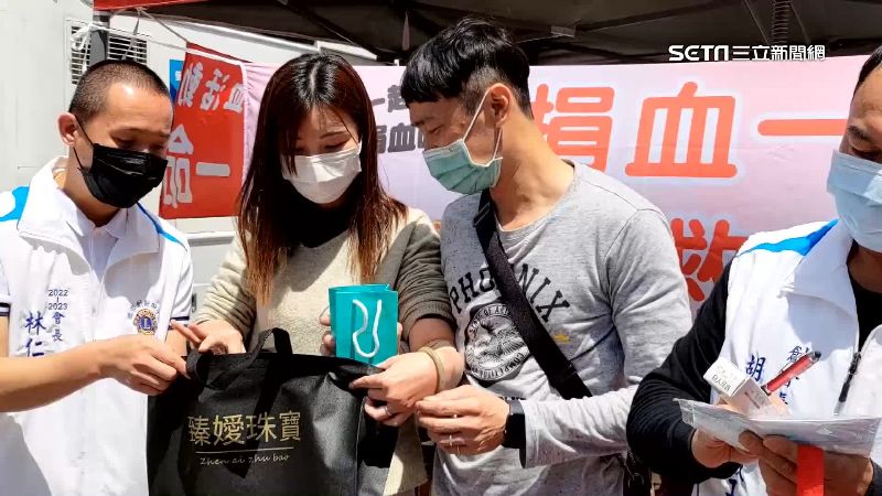 血荒！2人捐血750cc送黃金手鍊