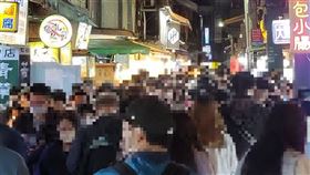清明連假最後兩天，士林夜市人潮塞爆了。（圖／翻攝自我是北投人臉書）