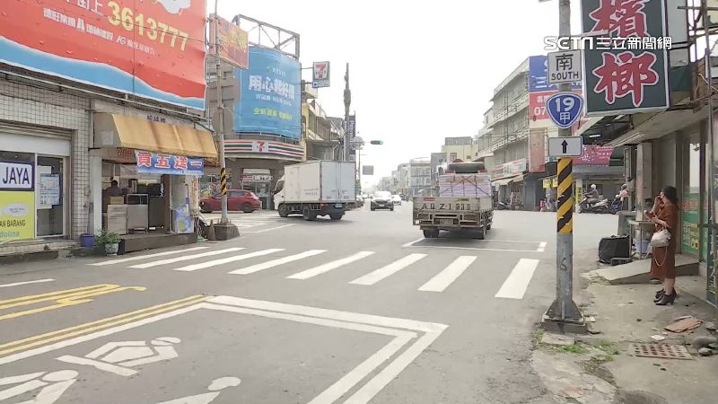 梓官瘋狂路口又撞！單車少年遭車撞飛