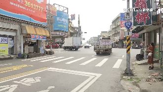 梓官瘋狂路口又撞！單車少年遭車撞飛