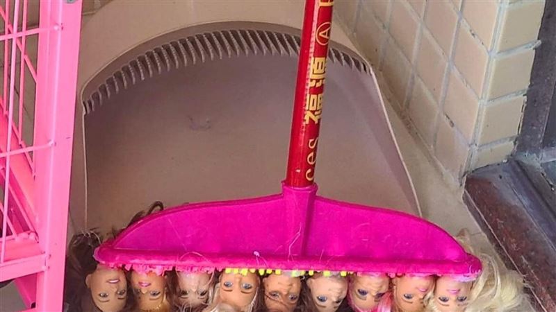 節儉嬤拿孫女玩具做掃把　網見照抖爆