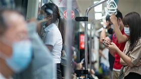 北捷/捷運車廂/口罩(記者陳弋攝影)