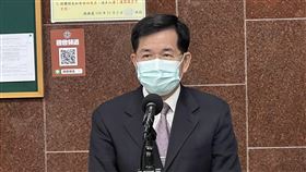 學生確診不能考統測  升學將以外加名額協助立法院教育及文化委員會6日邀請教育部長潘文忠專案報告「大學合併之問題與檢討」，潘文忠（圖）會前接受媒體聯訪指出，學生如果確診COVID-19（2019年冠狀病毒疾病），將不能參加統一入學測驗，後續升學管道會以外加名額的方式協助。中央社記者陳至中台北攝  111年4月6日