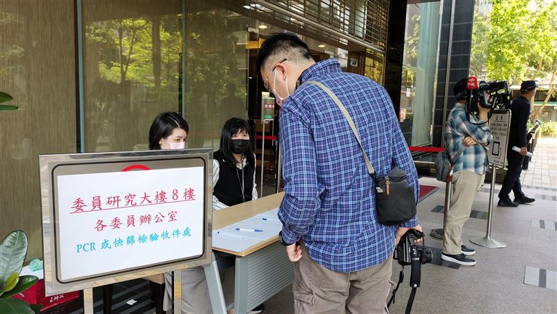 2助理確診　立院今加強防疫管制措施